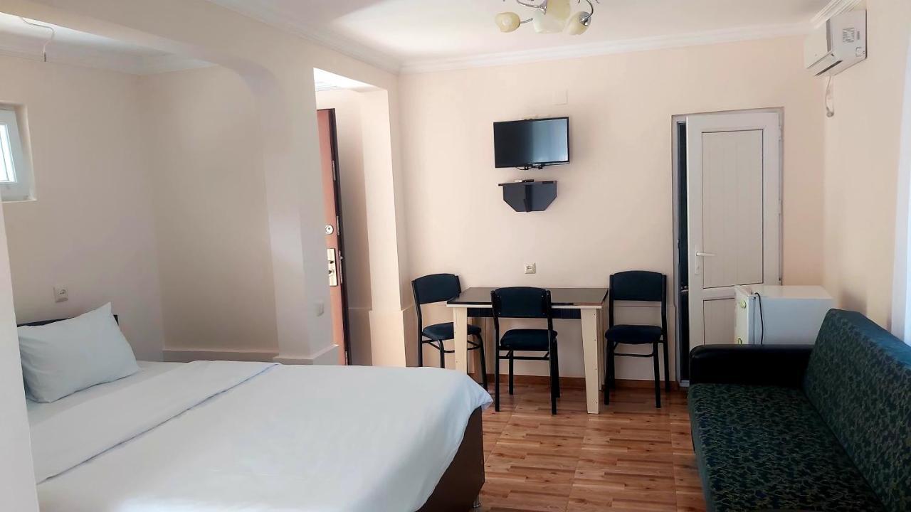 Hotel Zura Palace Kvariati Exteriör bild